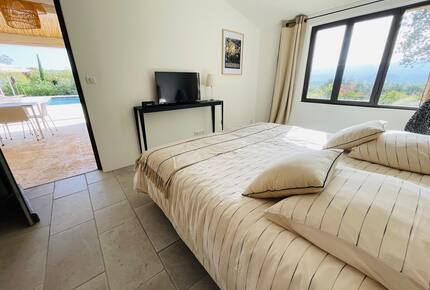 Exquisite Stone Villa Surrounded by Olive Groves in Gordes - Gordes, France