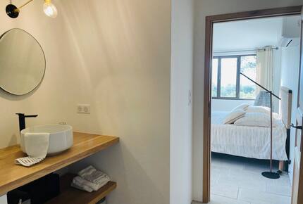 Exquisite Stone Villa Surrounded by Olive Groves in Gordes - Gordes, France