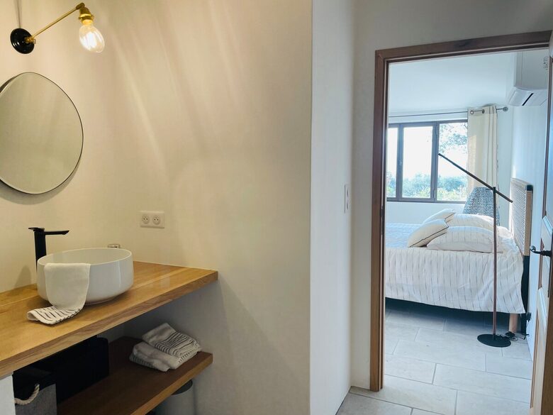 Exquisite Stone Villa Surrounded by Olive Groves in Gordes - Gordes, France