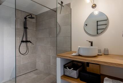 Exquisite Stone Villa Surrounded by Olive Groves in Gordes - Gordes, France