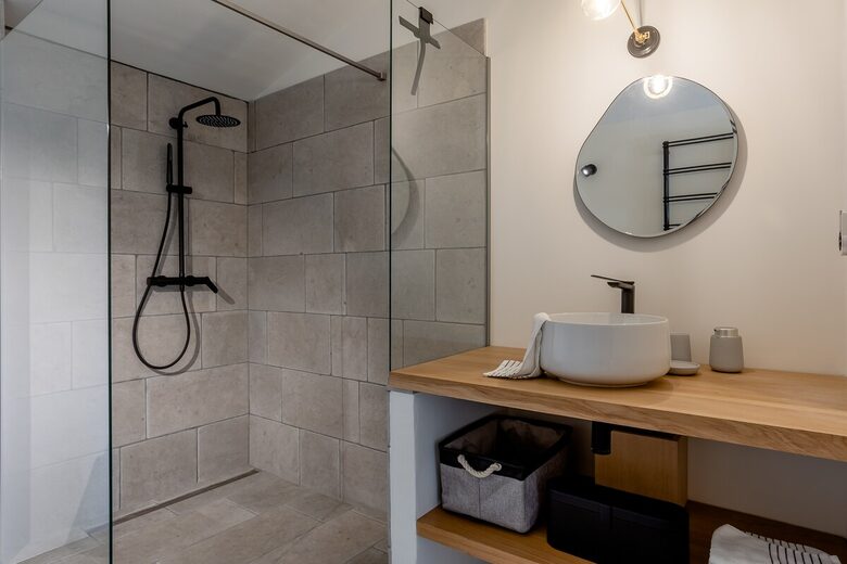 Exquisite Stone Villa Surrounded by Olive Groves in Gordes - Gordes, France