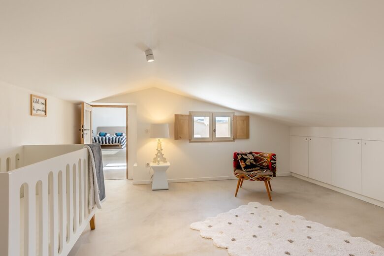 Exquisite Stone Villa Surrounded by Olive Groves in Gordes - Gordes, France