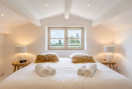 Exquisite Stone Villa Surrounded by Olive Groves in Gordes - Gordes, France