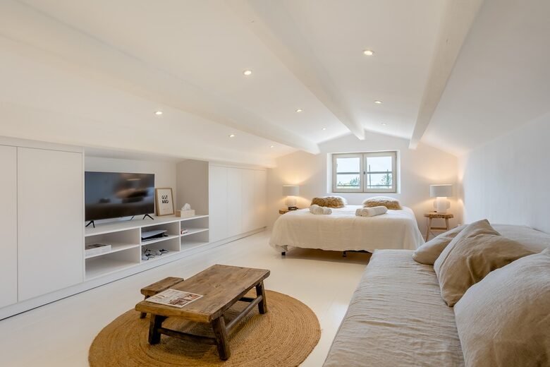 Exquisite Stone Villa Surrounded by Olive Groves in Gordes - Gordes, France