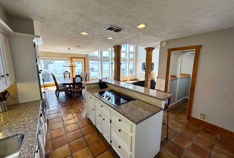 Lake Conroe Waterfront Retreat - Montgomery, Texas