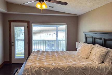 Lake Conroe Waterfront Retreat - Montgomery, Texas