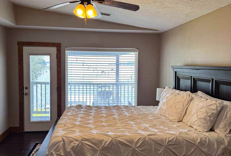 Lake Conroe Waterfront Retreat - Montgomery, Texas