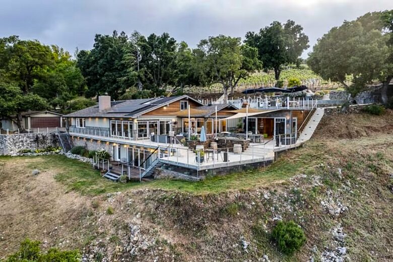 Santa Cruz Mountain Vineyard Villa - Cupertino, California