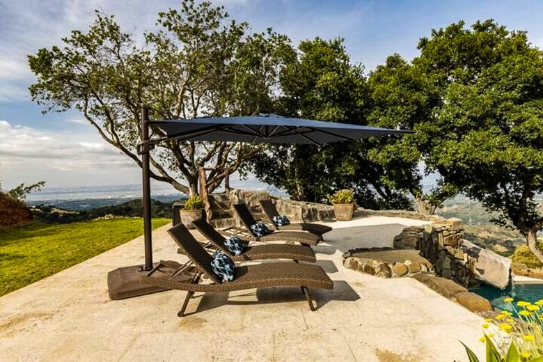 Santa Cruz Mountain Vineyard Villa - Cupertino, California