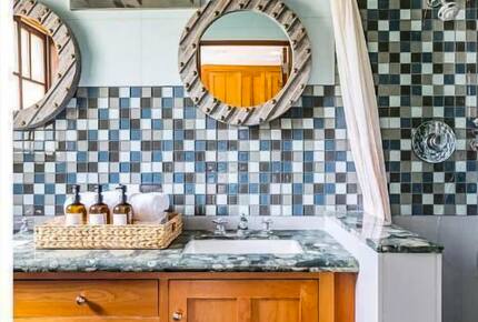 Santa Cruz Mountain Vineyard Villa - Cupertino, California