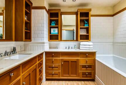 Santa Cruz Mountain Vineyard Villa - Cupertino, California