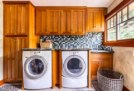 Santa Cruz Mountain Vineyard Villa - Cupertino, California