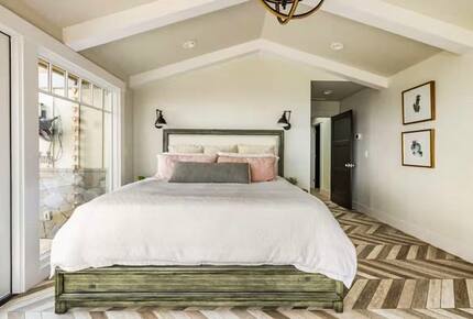 Santa Cruz Mountain Vineyard Villa - Cupertino, California