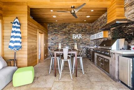 Santa Cruz Mountain Vineyard Villa - Cupertino, California