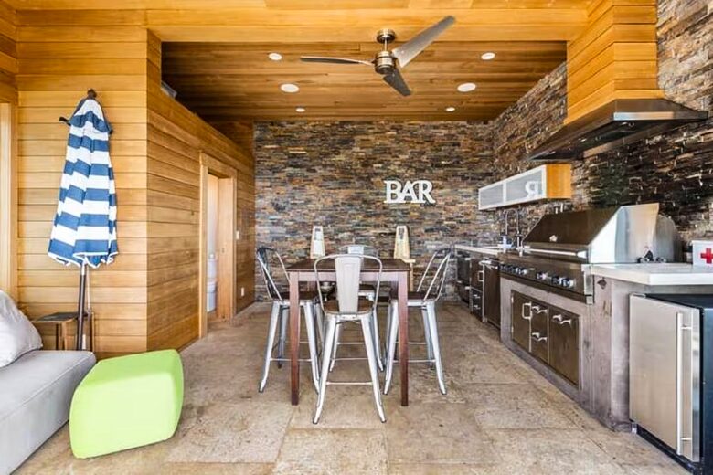 Santa Cruz Mountain Vineyard Villa - Cupertino, California