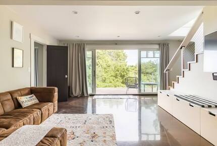 Santa Cruz Mountain Vineyard Villa - Cupertino, California