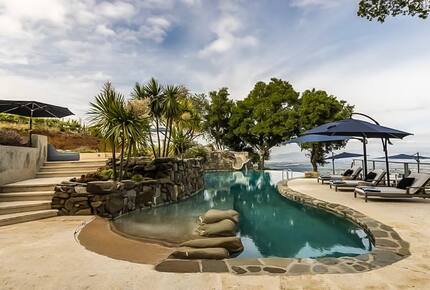 Santa Cruz Mountain Vineyard Villa - Cupertino, California