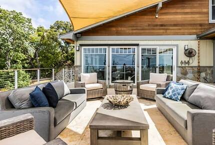 Santa Cruz Mountain Vineyard Villa - Cupertino, California