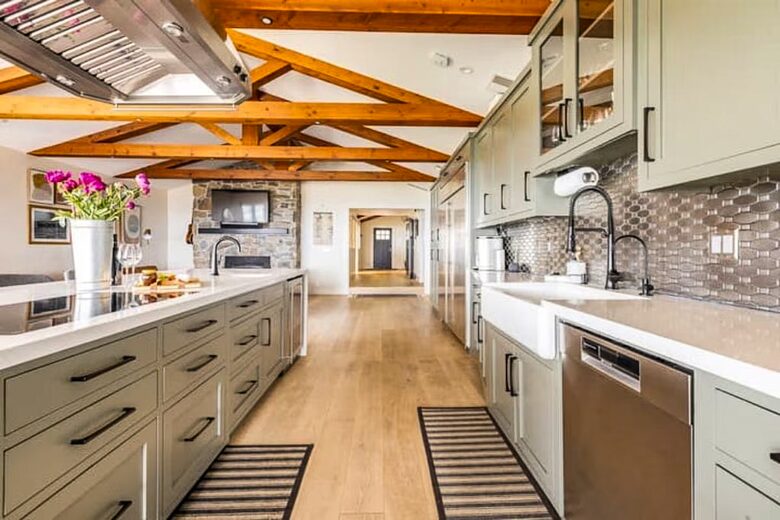 Santa Cruz Mountain Vineyard Villa - Cupertino, California