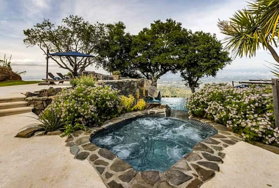 Santa Cruz Mountain Vineyard Villa - Cupertino, California