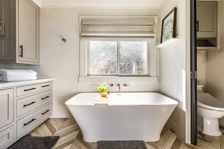 Santa Cruz Mountain Vineyard Villa - Cupertino, California