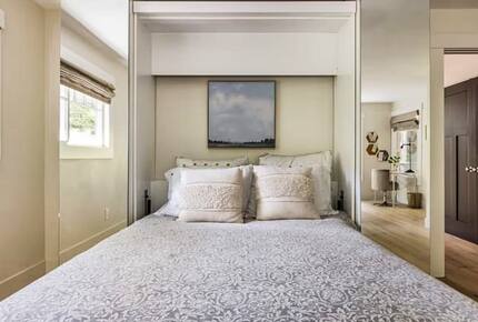 Santa Cruz Mountain Vineyard Villa - Cupertino, California