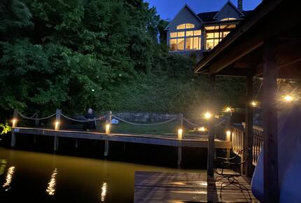 Seasonal Charm Water Front - Hot Springs, Arkansas