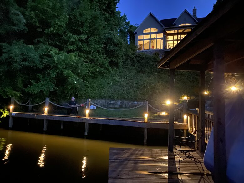 Seasonal Charm Water Front - Hot Springs, Arkansas