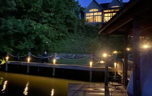 Seasonal Charm Water Front - Hot Springs, Arkansas