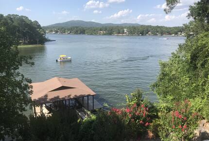 Seasonal Charm Water Front - Hot Springs, Arkansas
