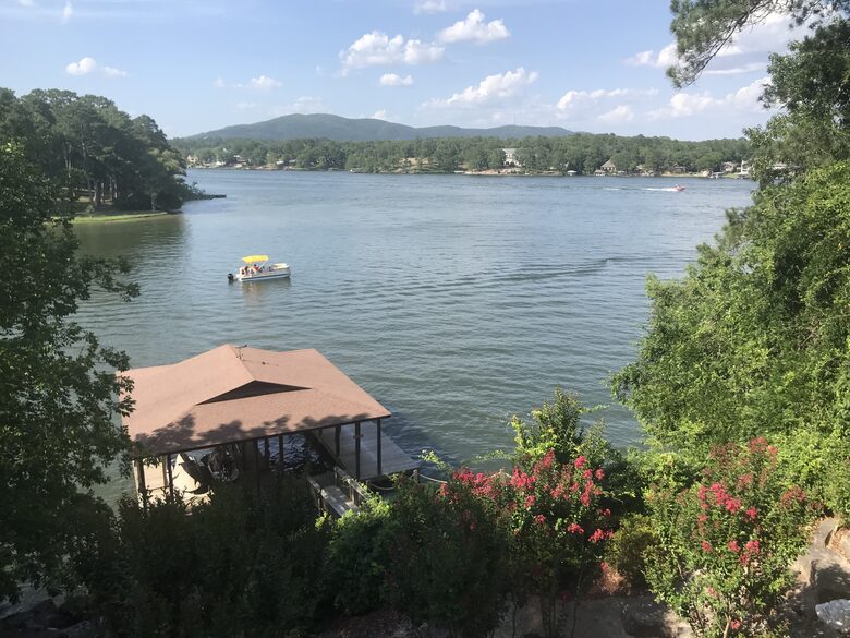 Seasonal Charm Water Front - Hot Springs, Arkansas