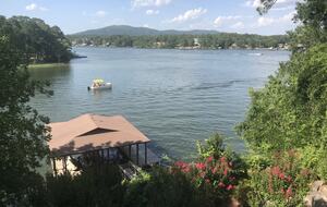 Seasonal Charm Water Front - Hot Springs, Arkansas