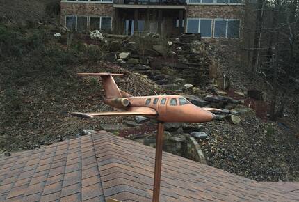 Seasonal Charm Water Front - Hot Springs, Arkansas