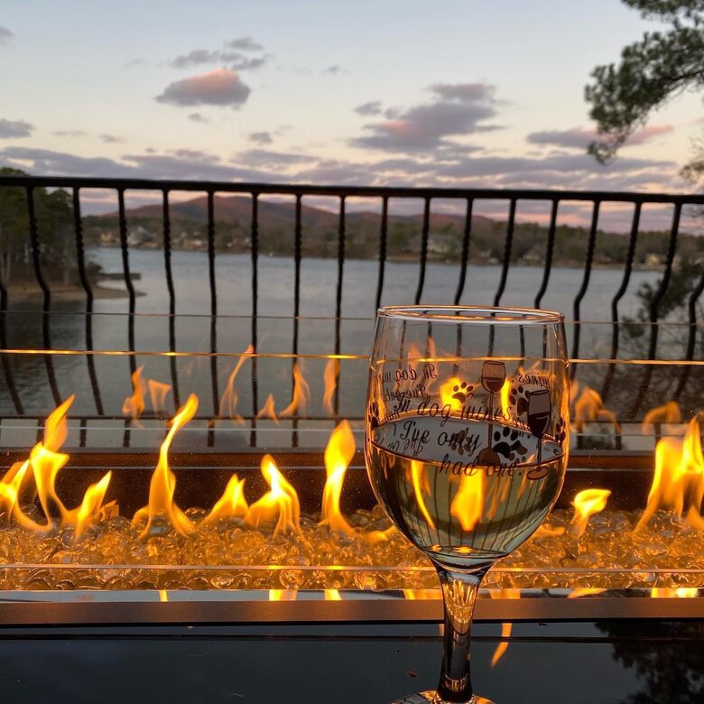 Seasonal Charm Water Front - Hot Springs, Arkansas