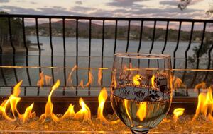 Seasonal Charm Water Front - Hot Springs, Arkansas