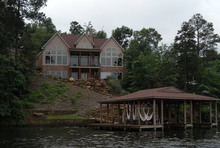 Seasonal Charm Water Front - Hot Springs, Arkansas