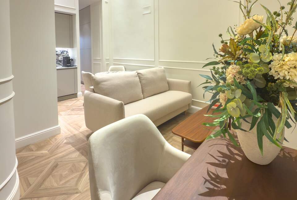 Elegant Apartment in a Historic Seville Palace Near Cathedral - Seville, Spain