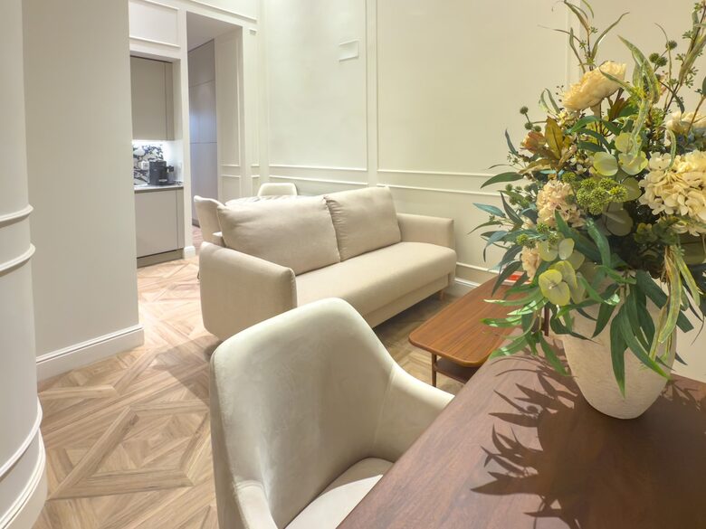 Elegant Apartment in a Historic Seville Palace Near Cathedral - Seville, Spain