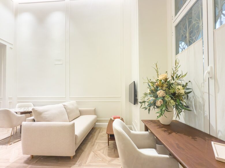 Elegant Apartment in a Historic Seville Palace Near Cathedral - Seville, Spain