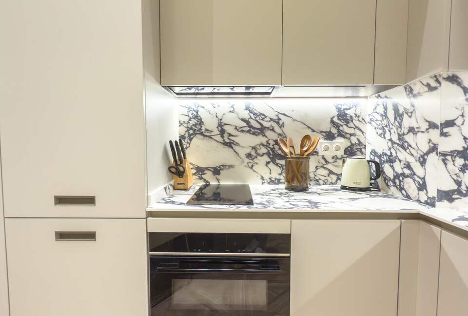 Elegant Apartment in a Historic Seville Palace Near Cathedral - Seville, Spain