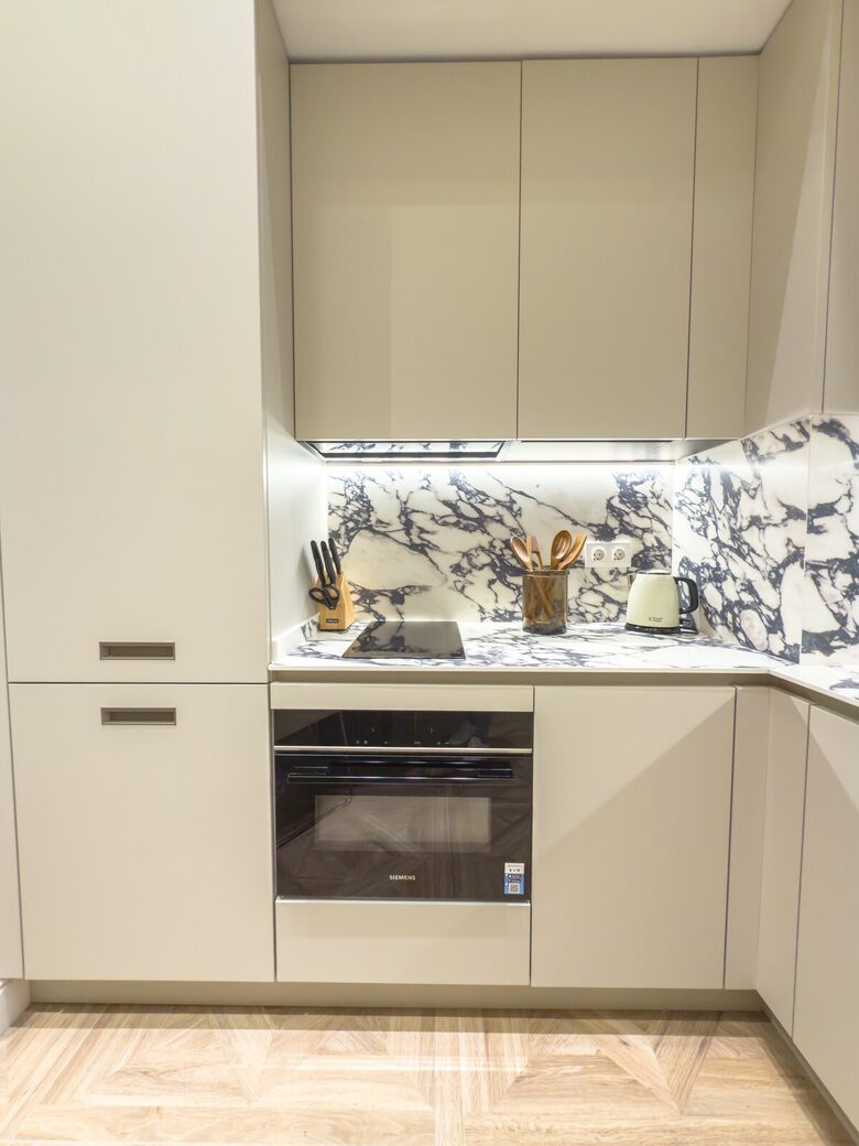 Elegant Apartment in a Historic Seville Palace Near Cathedral - Seville, Spain