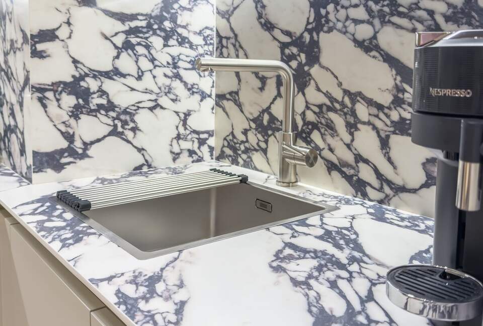 Elegant Apartment in a Historic Seville Palace Near Cathedral - Seville, Spain