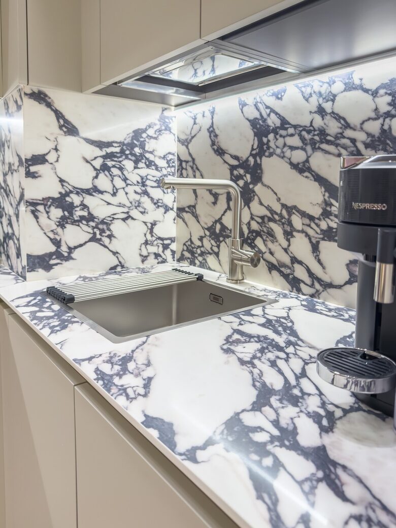 Elegant Apartment in a Historic Seville Palace Near Cathedral - Seville, Spain