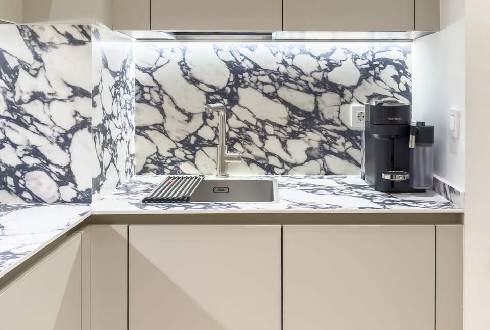 Elegant Apartment in a Historic Seville Palace Near Cathedral - Seville, Spain