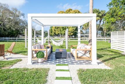 Charming Vero Beach Escape with Pool and Outdoor Living - Vero Beach, Florida
