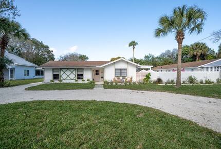 Charming Vero Beach Escape with Pool and Outdoor Living - Vero Beach, Florida