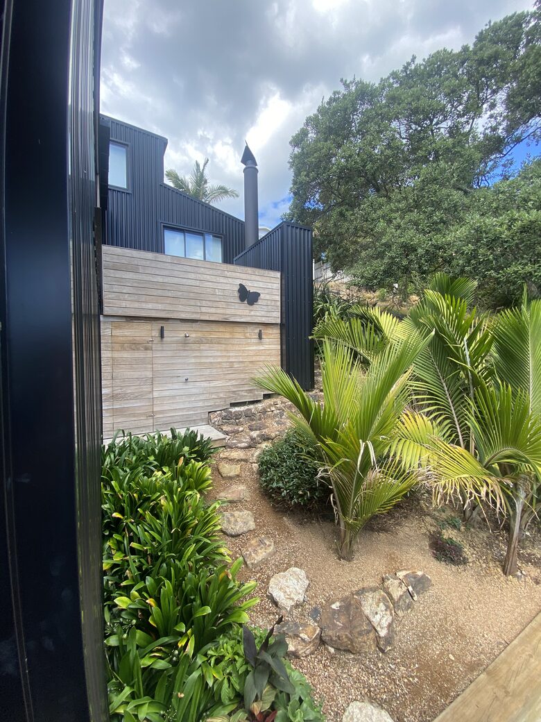 Palm Beach Island Retreat with Scenic Views - Waiheke Island, New Zealand