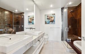 Walnut & Glass Urban Haven - New York City, New York