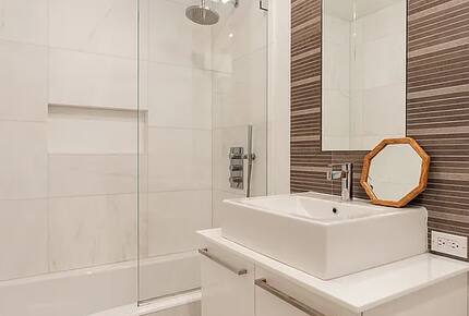 Walnut & Glass Urban Haven - New York City, New York