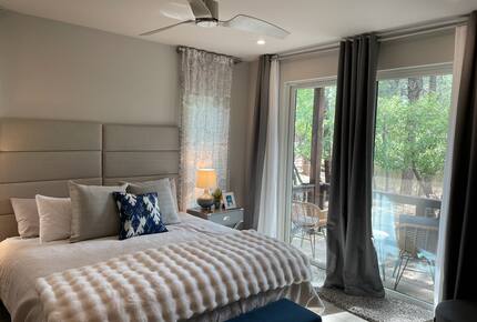 King Guest downstairs bedroom